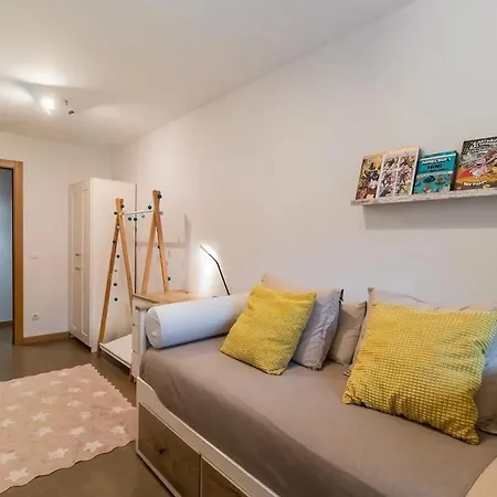 Con Piscina, Garaje Y Terraza De 100m